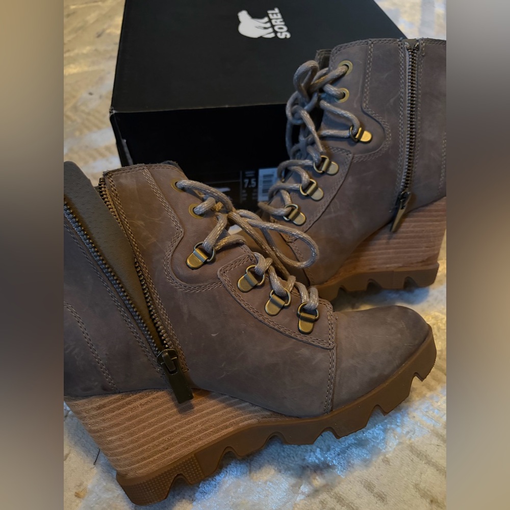 Sorel Joan Uptown Lace-Up Wedge Ankle Boots 7.5 Like New - Picture 2 of 8